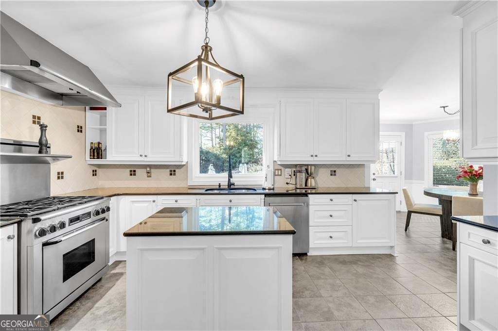 7590 Chaparral Drive Sandy Springs - Photo 9