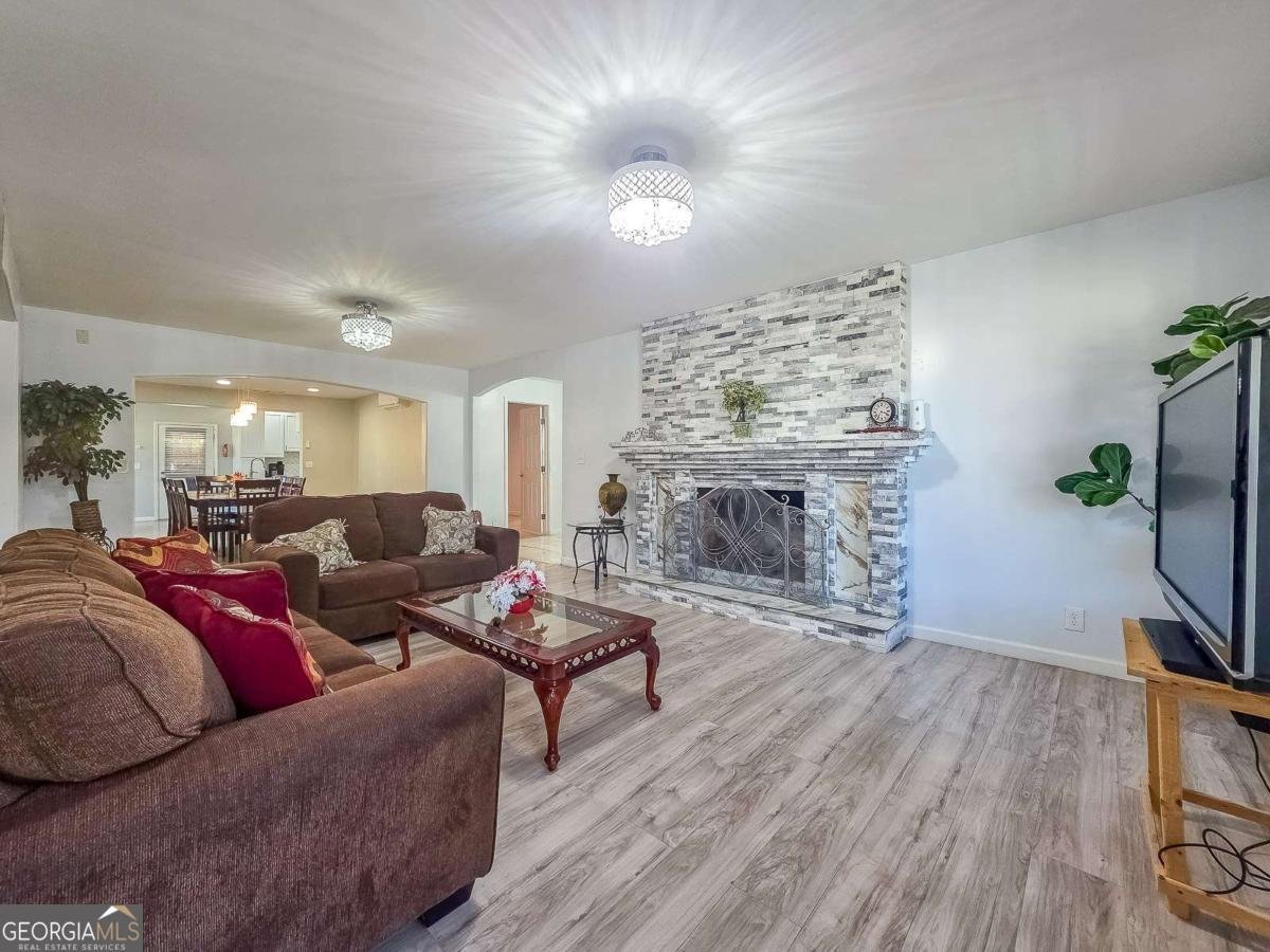 3944 Thornhill Drive Lilburn - Photo 9