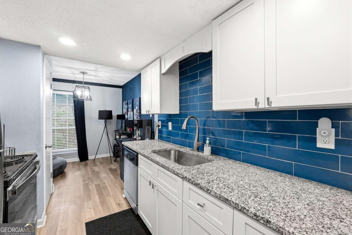 754 Garden View Drive Stone Mountain - Photo 8