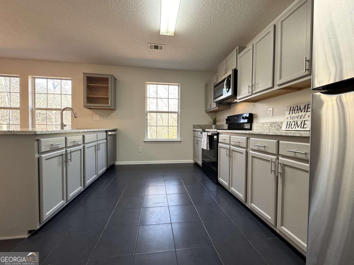 7854 Lake Crest Way Douglasville - Photo 6