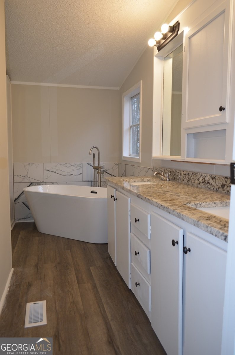 1048 Lee King Road Forsyth - Photo 9