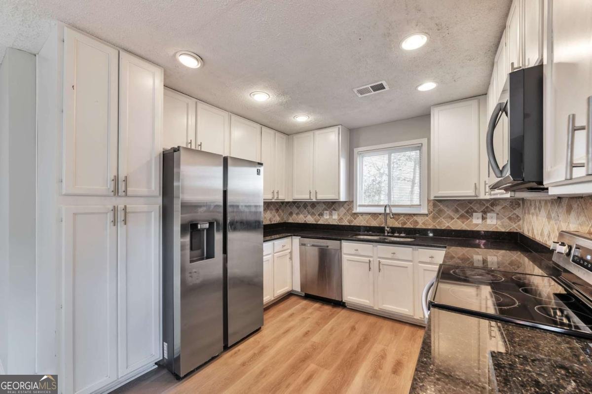 1012 Mainstreet Lake Drive Stone Mountain - Photo 10