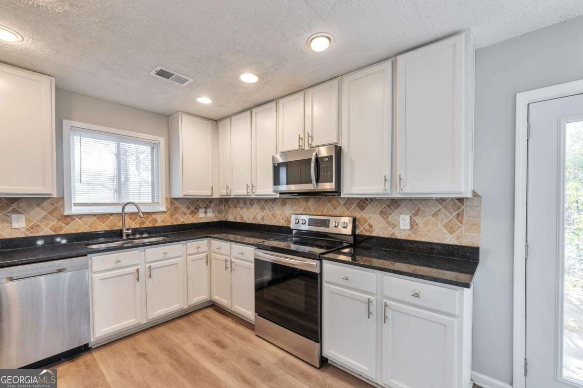 1012 Mainstreet Lake Drive Stone Mountain - Photo 8