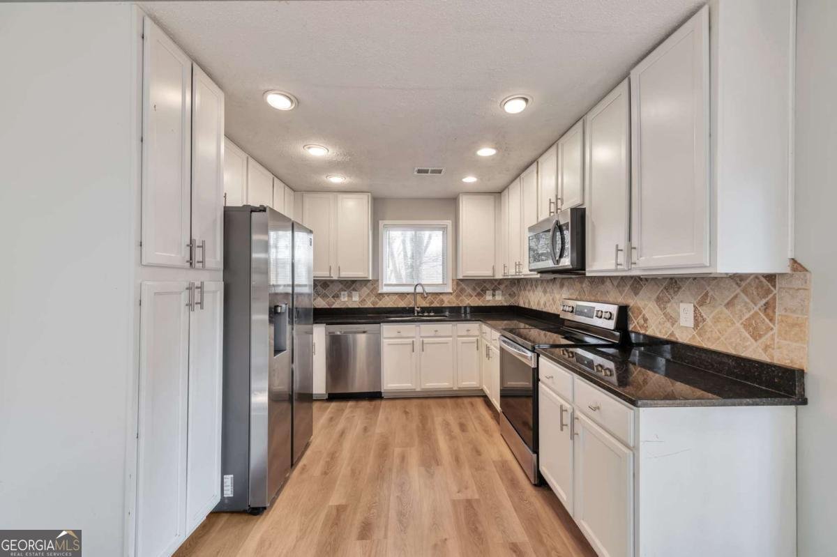 1012 Mainstreet Lake Drive Stone Mountain - Photo 9