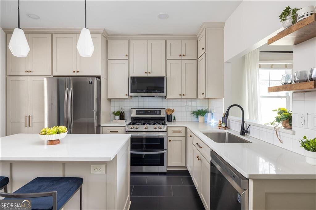 881 Oakhill Avenue Atlanta - Photo 9