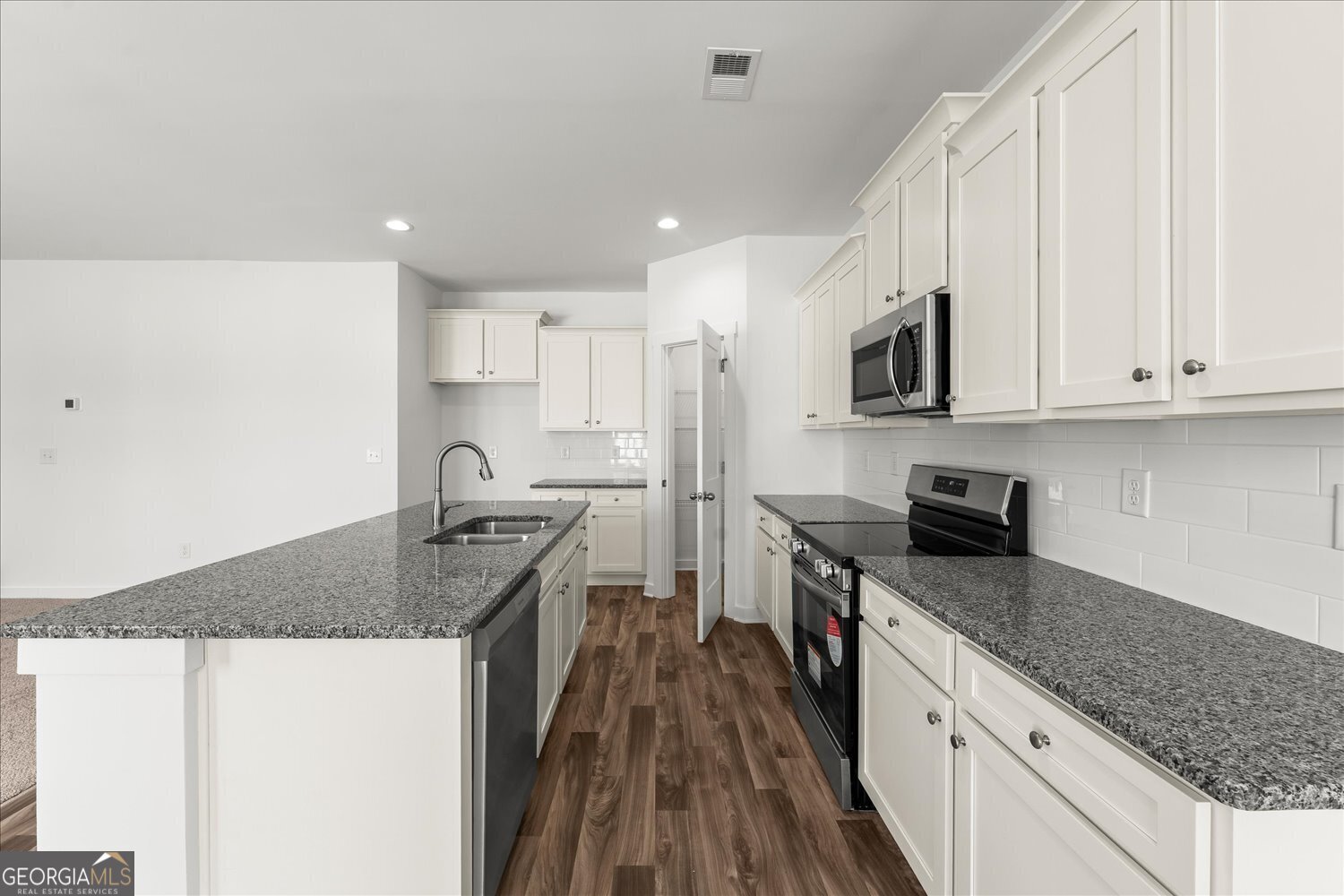 526 Lillian Way Statham - Photo 24