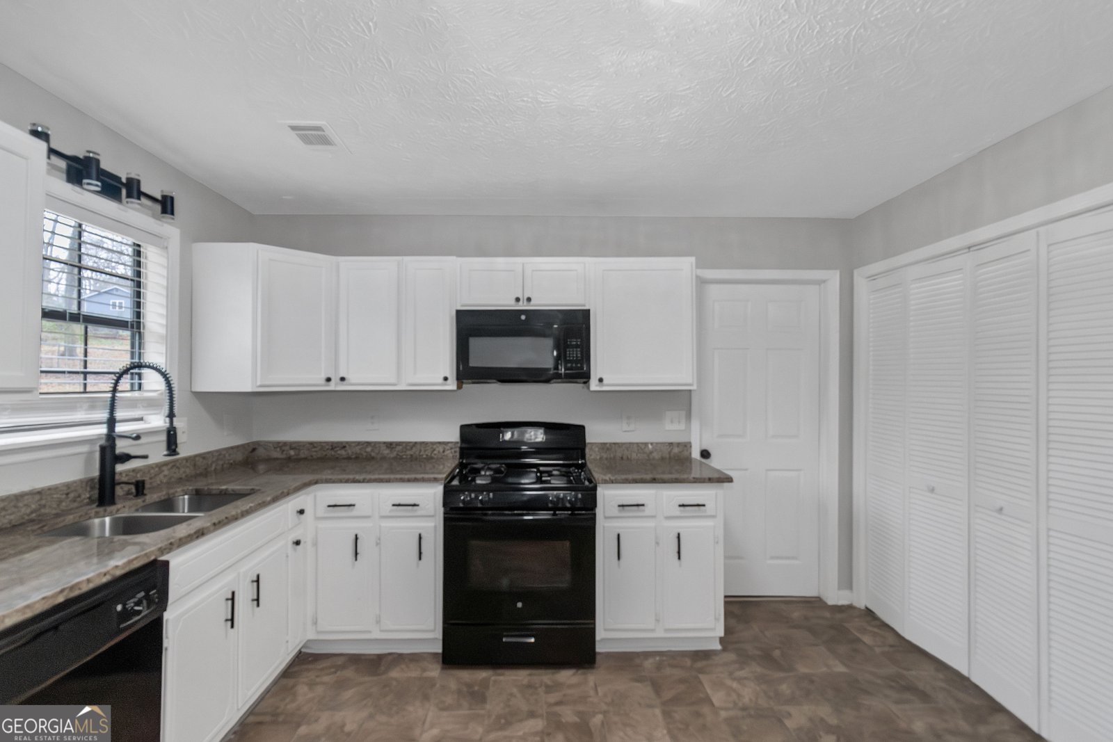 321 Summerwood Lane Stockbridge - Photo 10