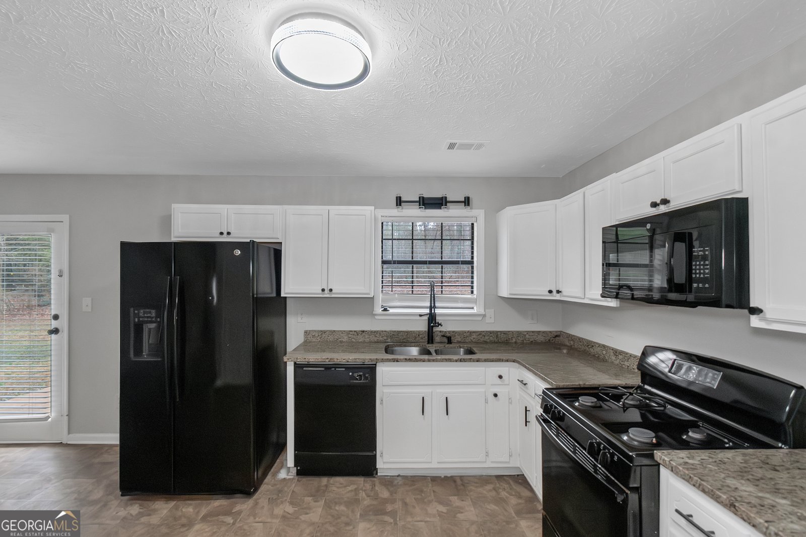 321 Summerwood Lane Stockbridge - Photo 13