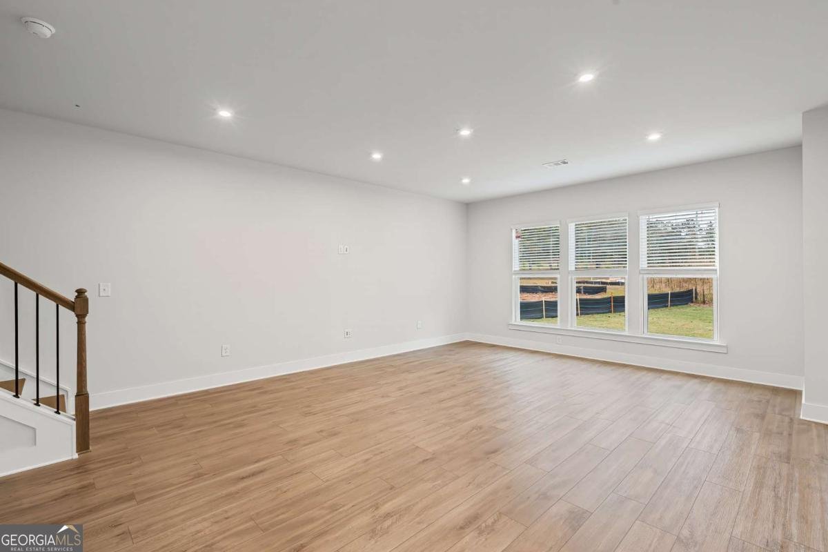 4910 Rosarian Drive Cumming - Photo 9