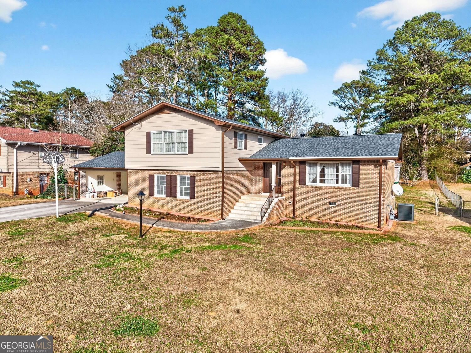 5657 Bob White Circle Lilburn - Photo 1
