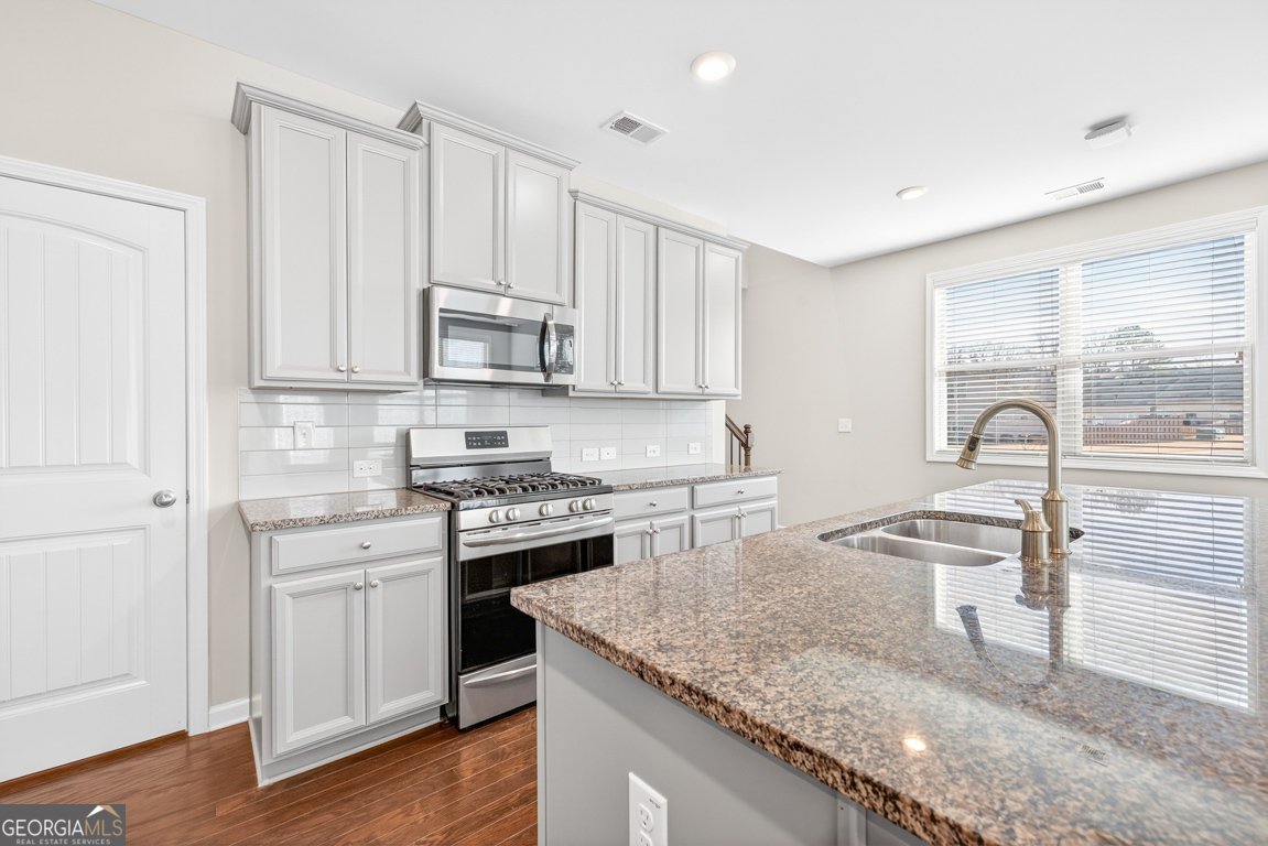 2405 Boxwalking Court Cumming - Photo 12