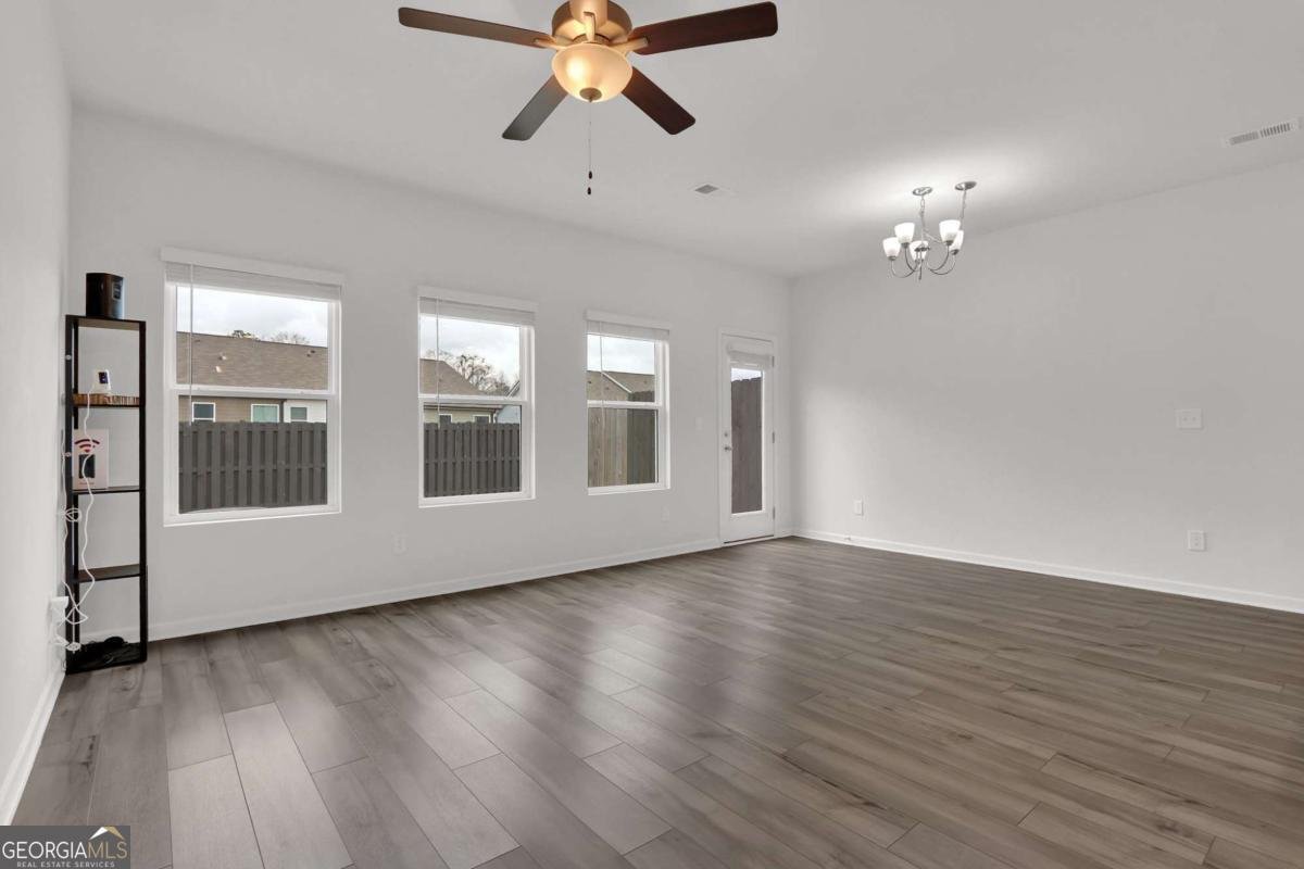 59 Regent Park Hoschton - Photo 10