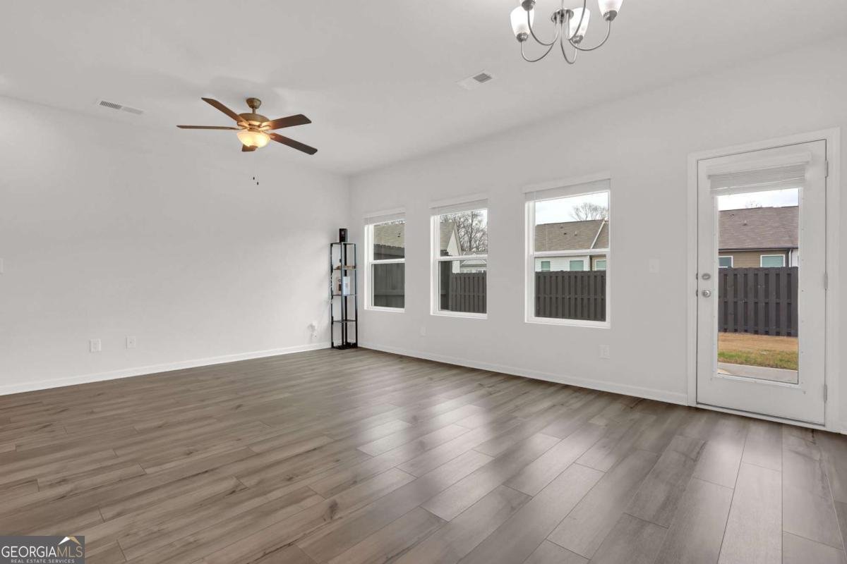 59 Regent Park Hoschton - Photo 8