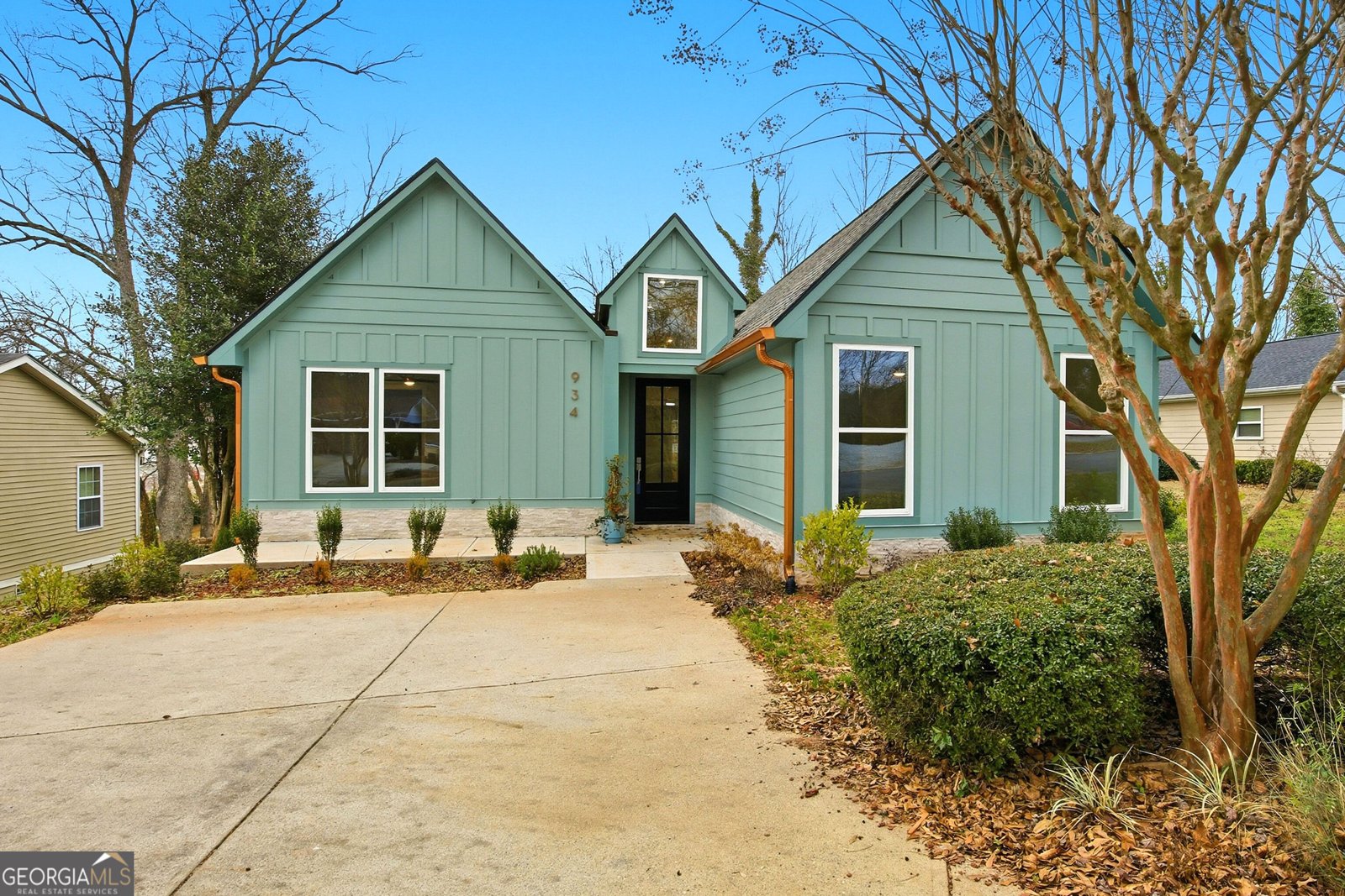 934 Zion Circle Roswell - Photo 1