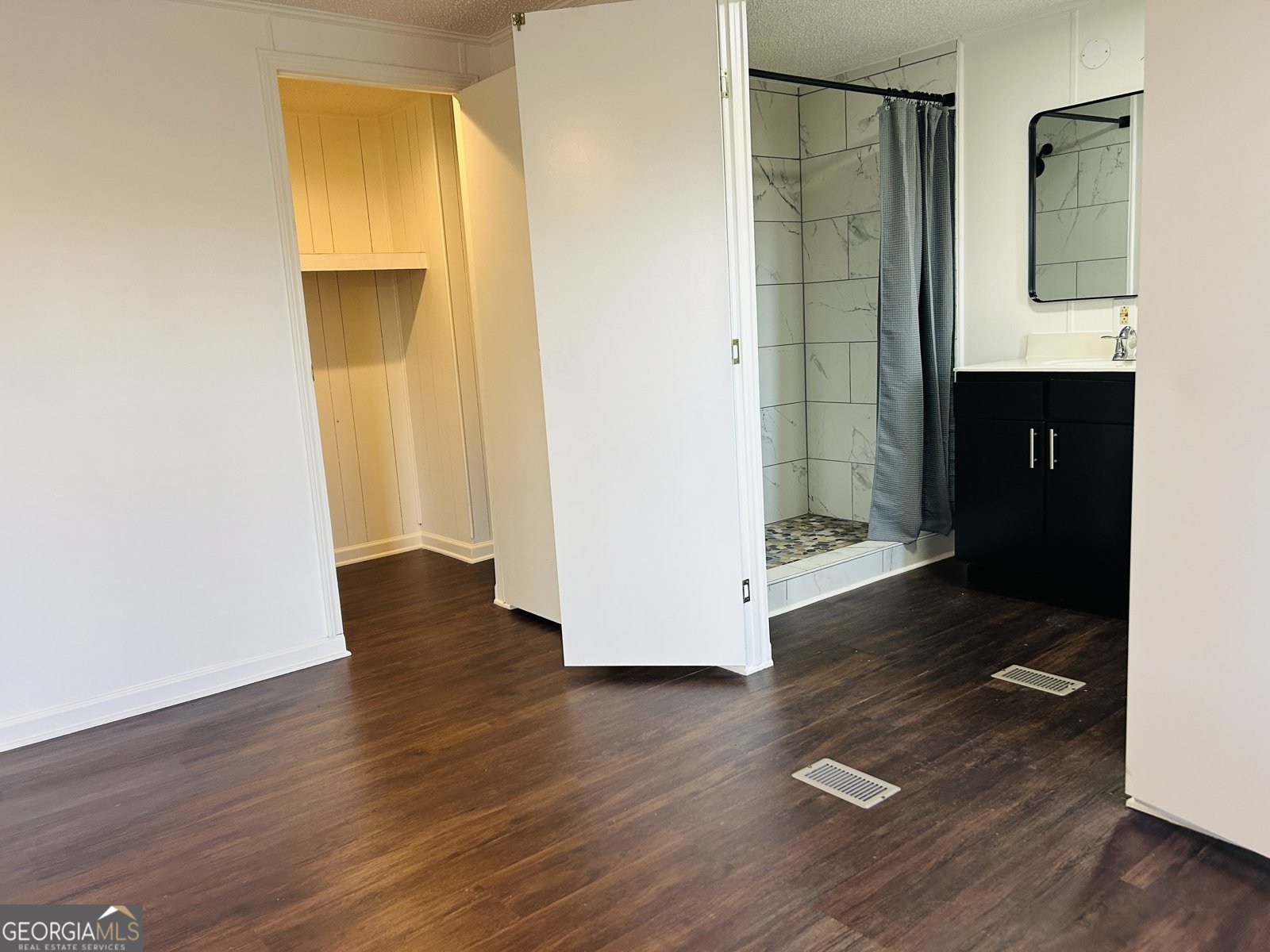 942 Paradise Valley Cornelia - Photo 18