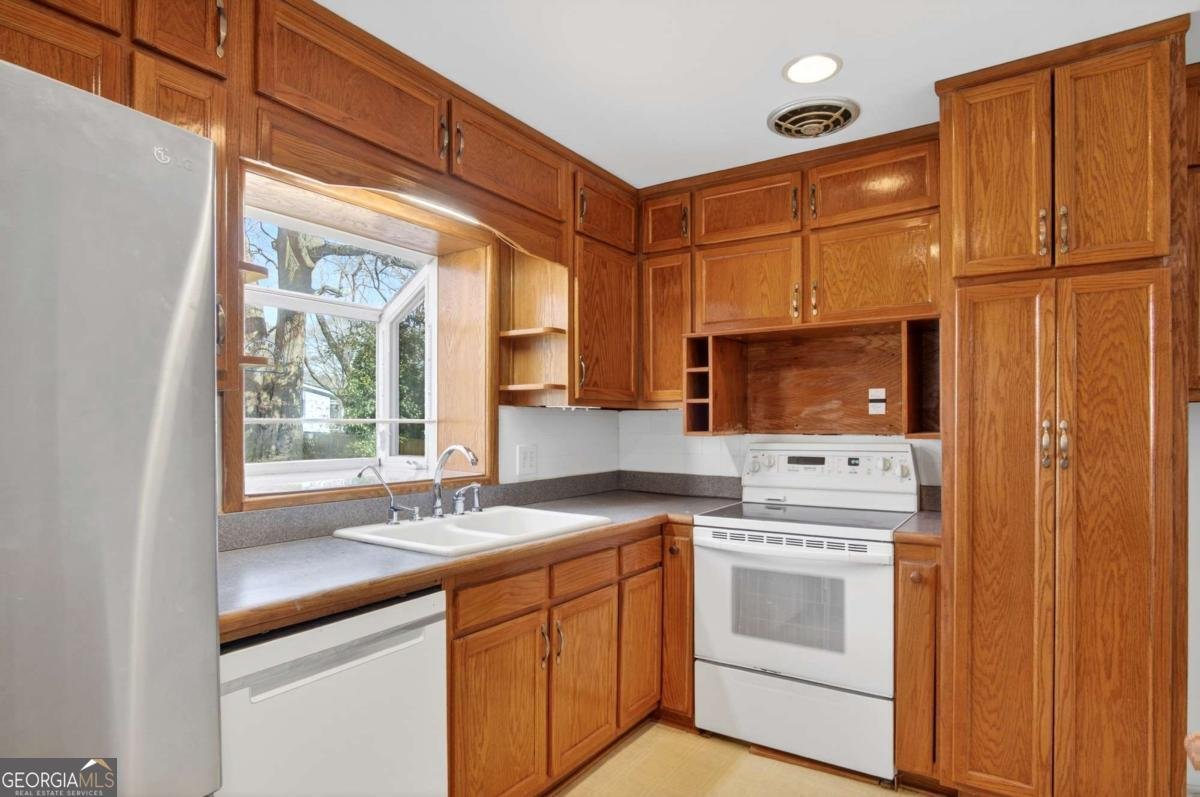 2439 Little John Trail Marietta - Photo 6