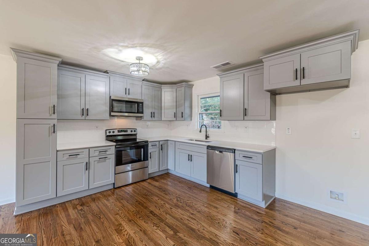 422 Susan Creek Drive Stone Mountain - Photo 12