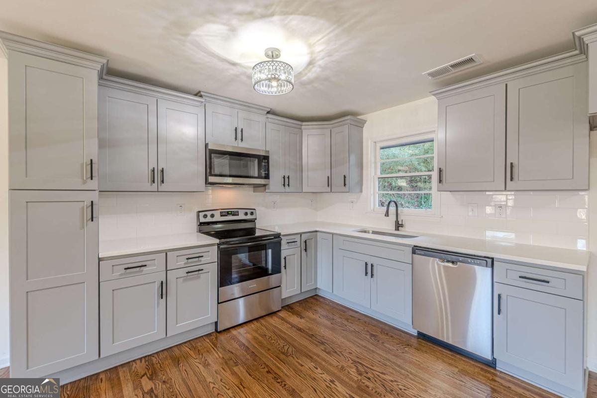 422 Susan Creek Drive Stone Mountain - Photo 13