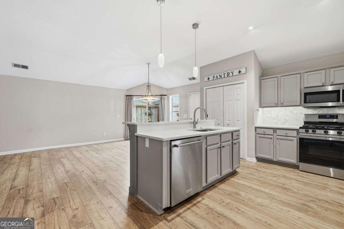 102 Courtyard Lane Woodstock - Photo 9