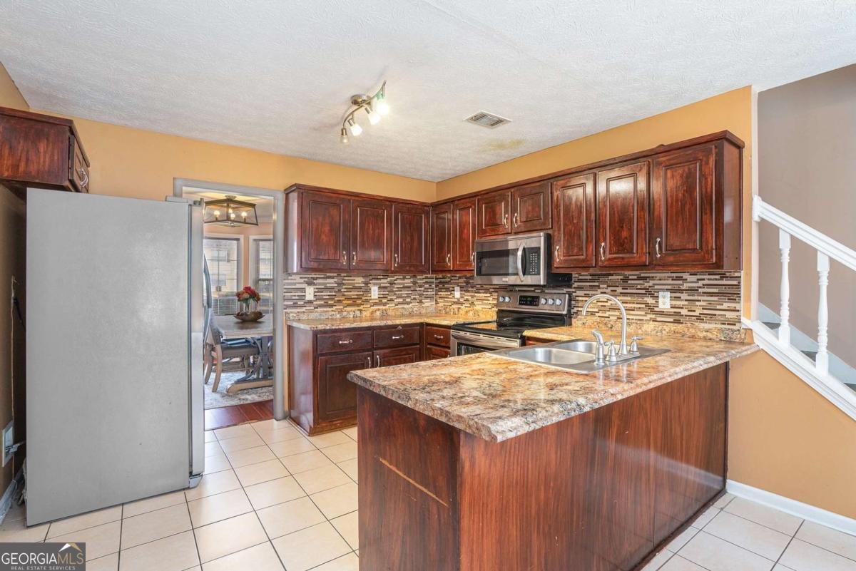 814 Cambridge Creek Drive Conyers - Photo 9