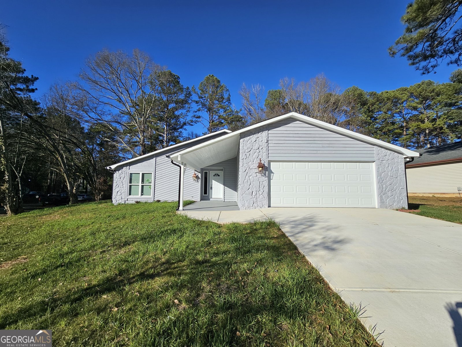 391 Park Ridge Circle Riverdale - Photo 1