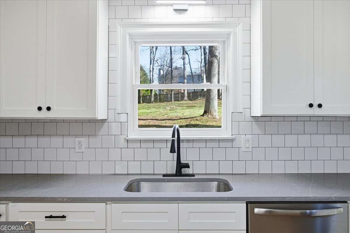 670 Stonehedge Drive Stone Mountain - Photo 12