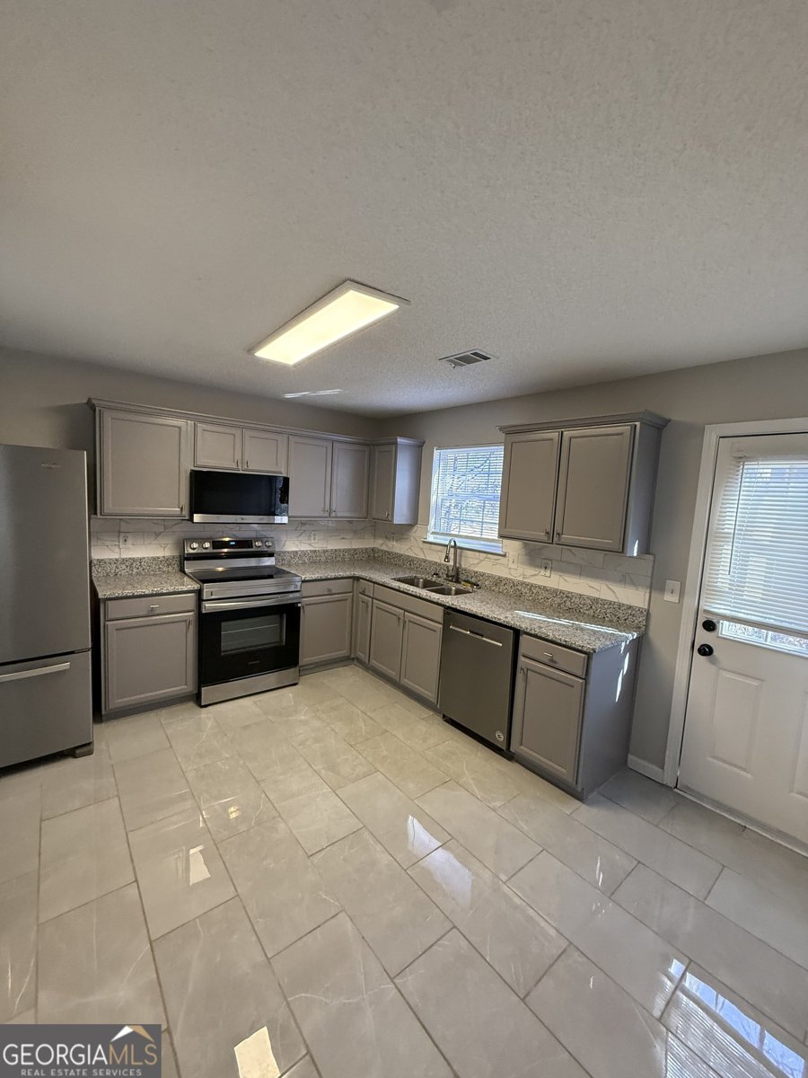 1664 Hallmark Hills Drive Griffin - Photo 10