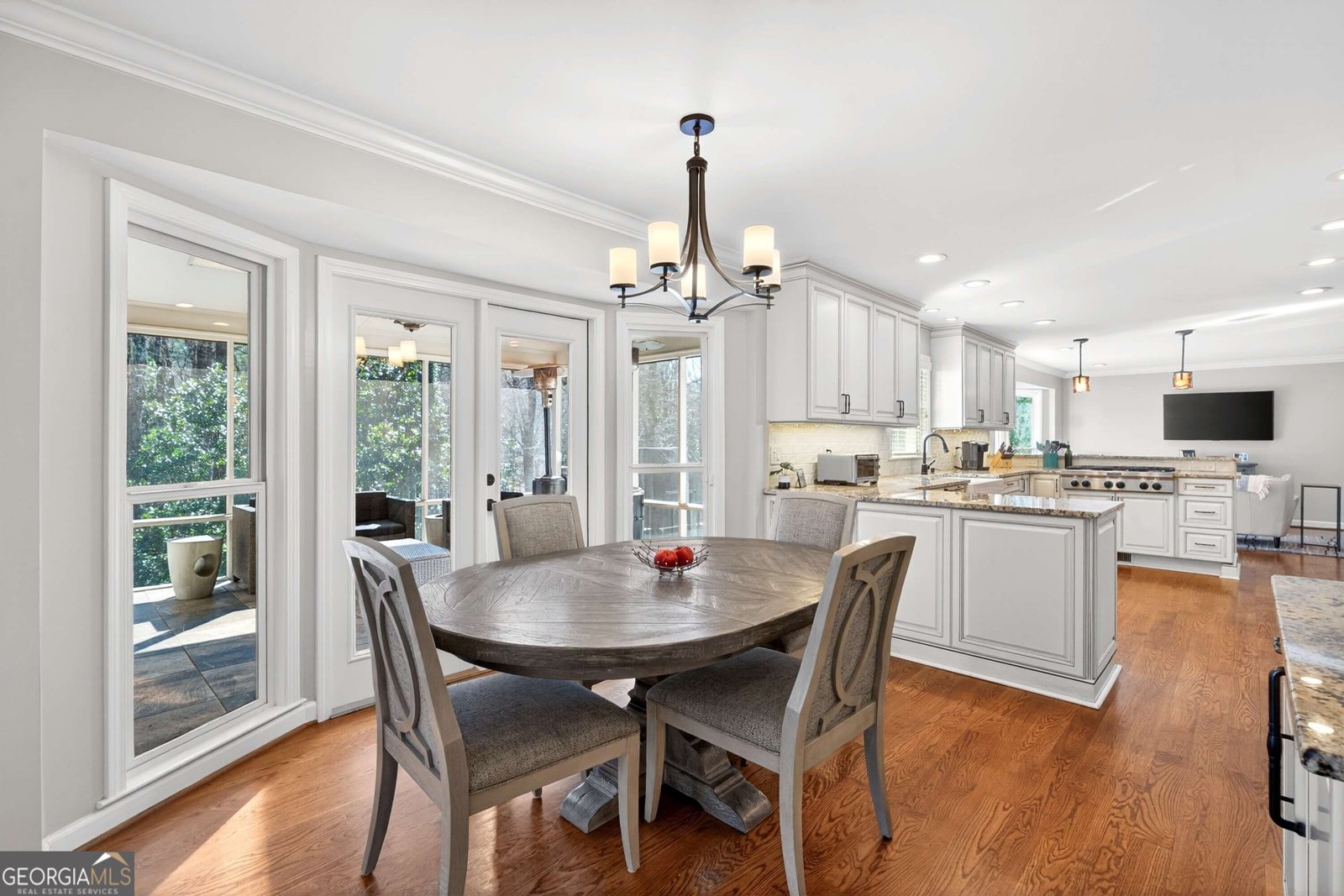 7745 Dunvegan Close Sandy Springs - Photo 14