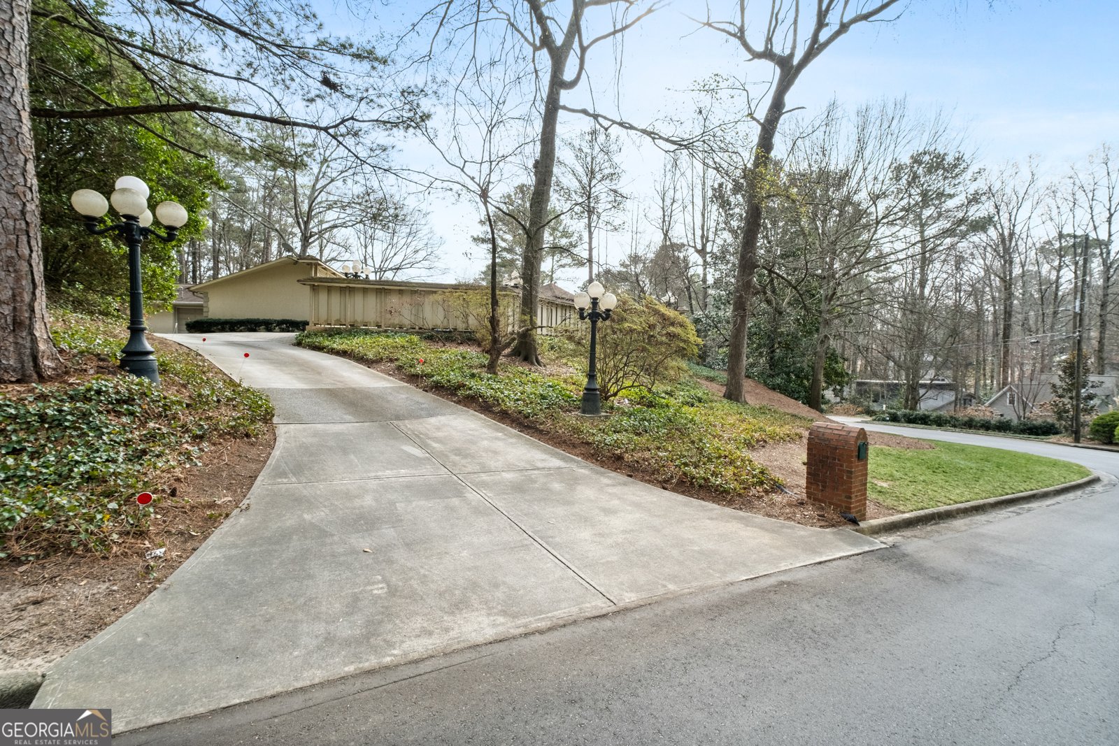6095 Weatherly Drive Atlanta - Photo 1