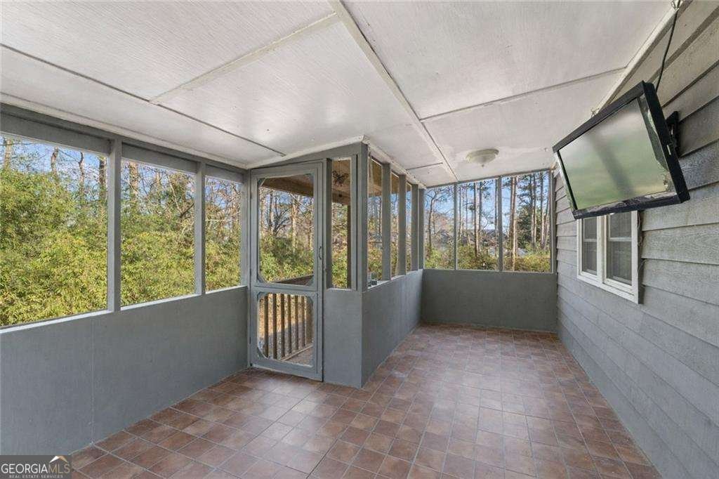 512 Wood Crest Court Woodstock - Photo 8