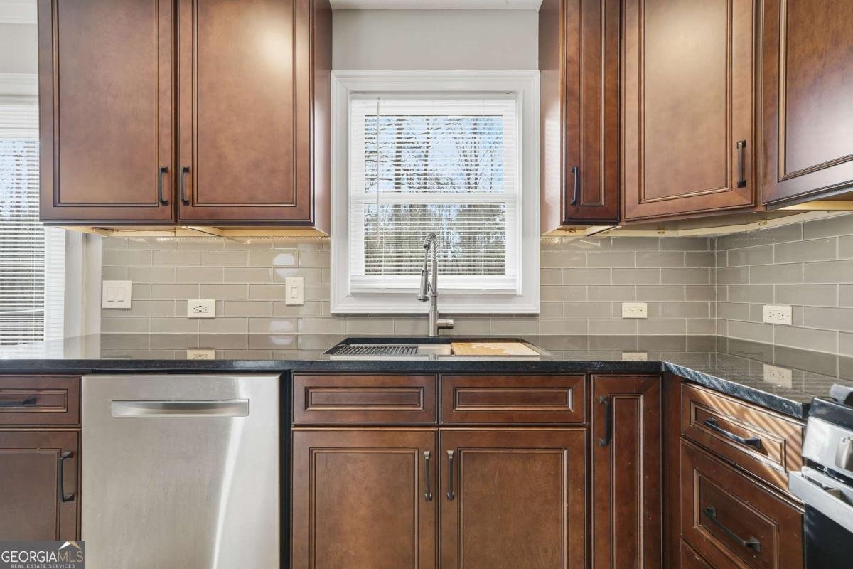 103 Port Victoria Way Woodstock - Photo 9