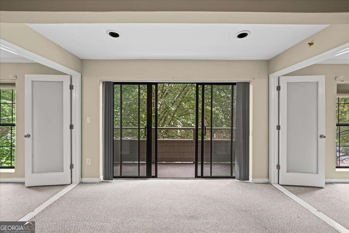 1217 Highland Bluff Drive Atlanta - Photo 9