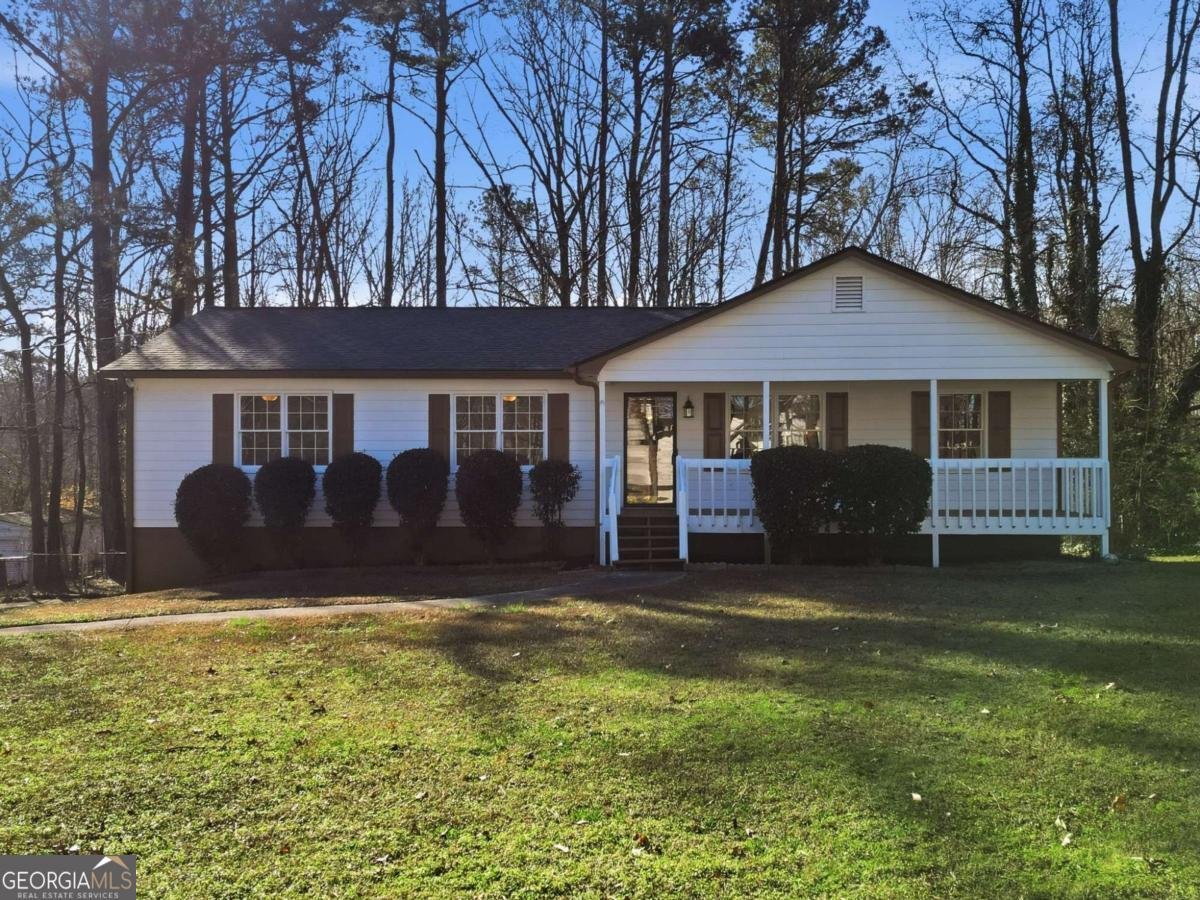 5641 Riding Woods Drive Powder Springs - Photo 1