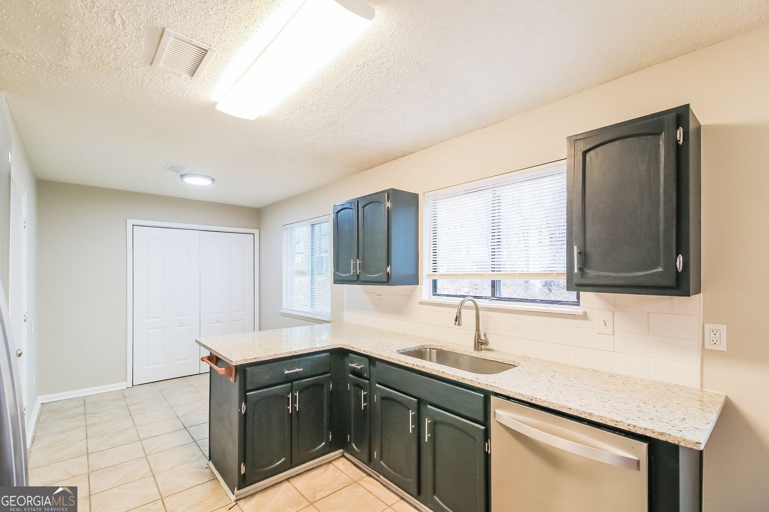 1050 Chapman Circle Stone Mountain - Photo 11