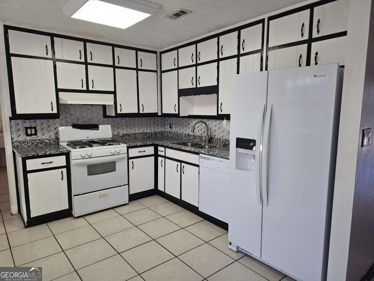 9363 Windward Court Jonesboro - Photo 21