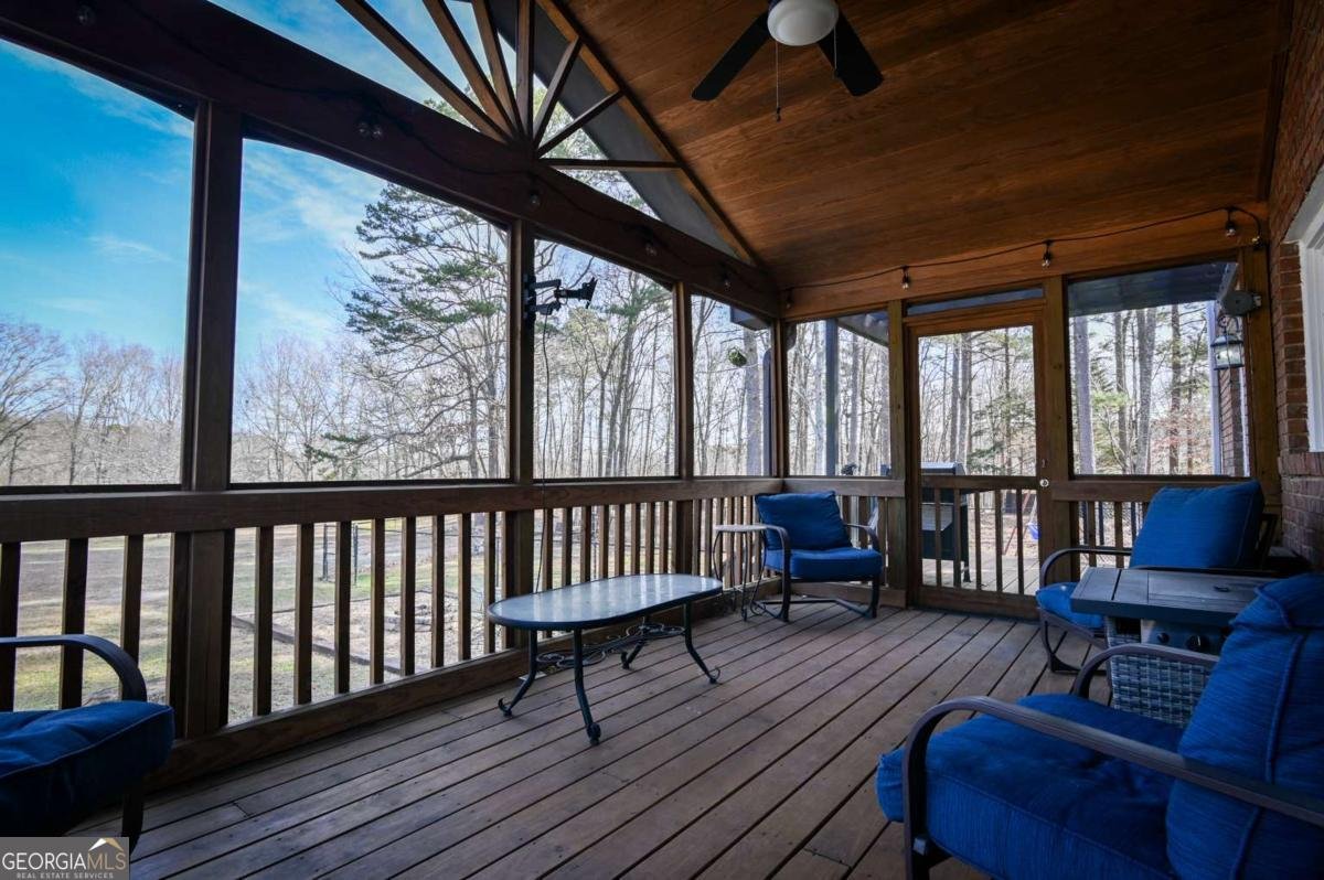 1010 Charles Court Statham - Photo 13