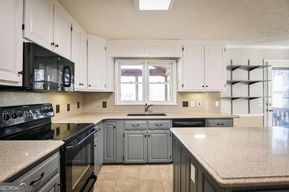 1010 Charles Court Statham - Photo 16