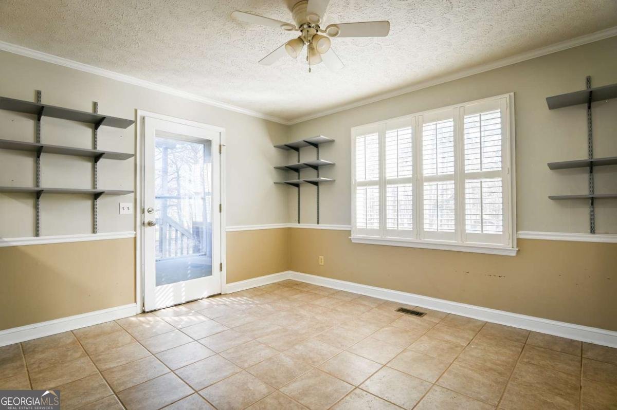 1010 Charles Court Statham - Photo 19