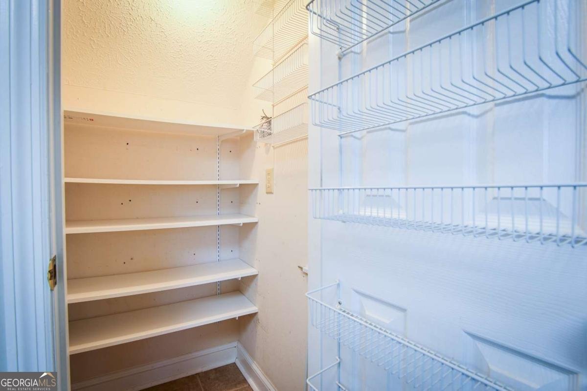 1010 Charles Court Statham - Photo 21