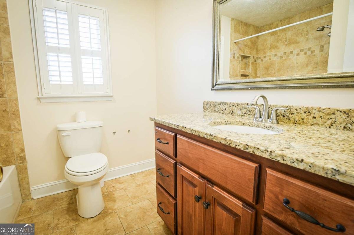 1010 Charles Court Statham - Photo 30