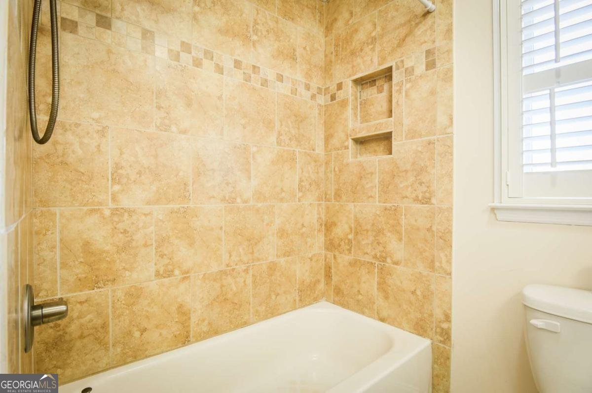 1010 Charles Court Statham - Photo 31