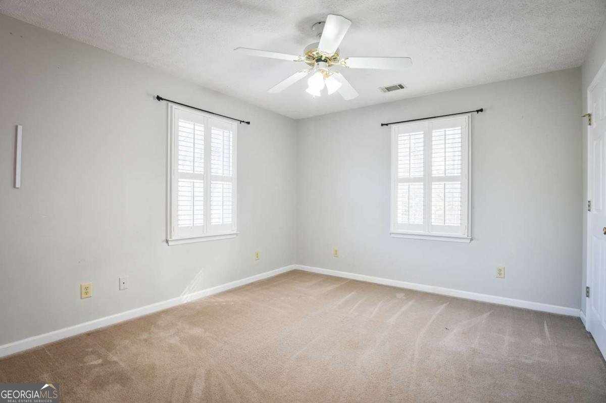 1010 Charles Court Statham - Photo 32