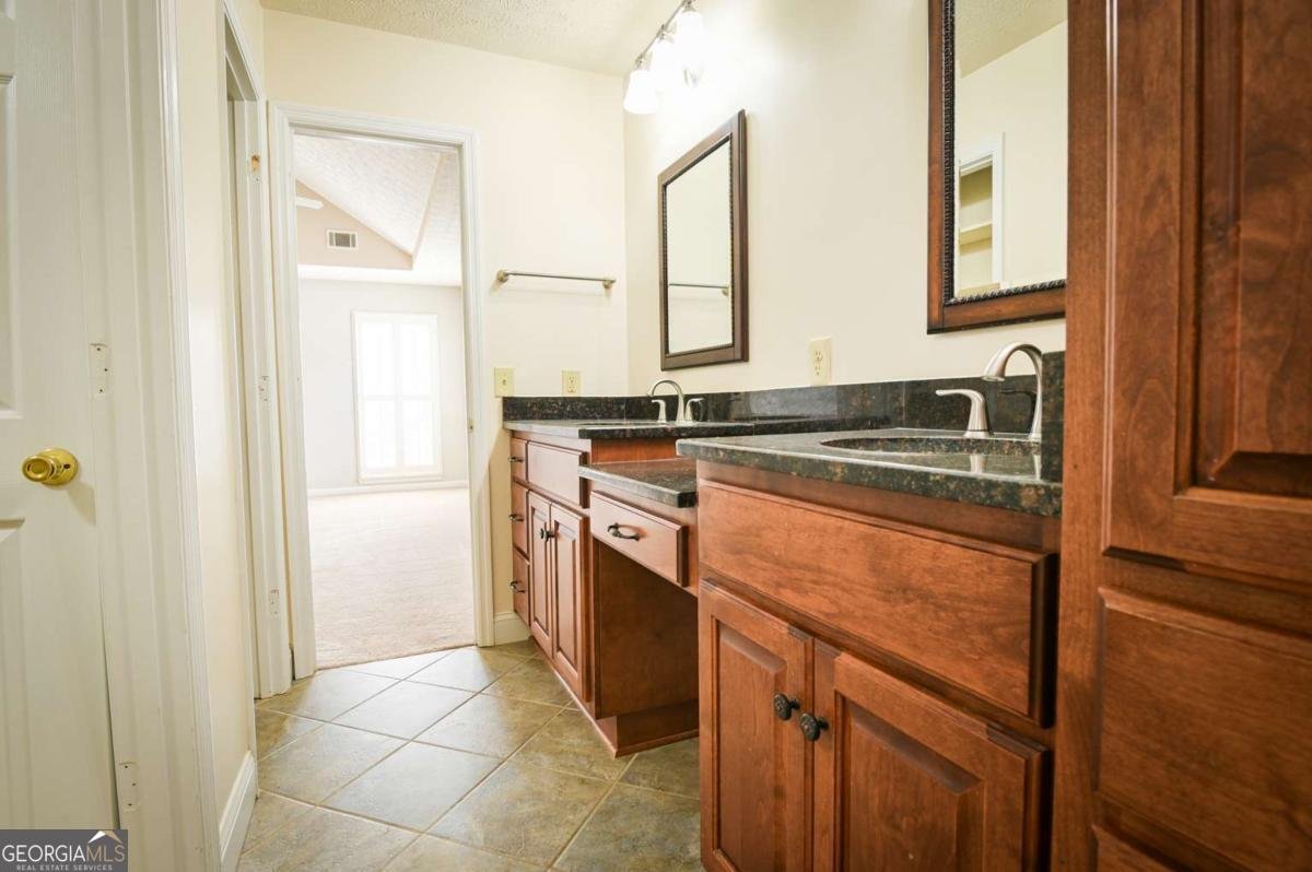 1010 Charles Court Statham - Photo 42