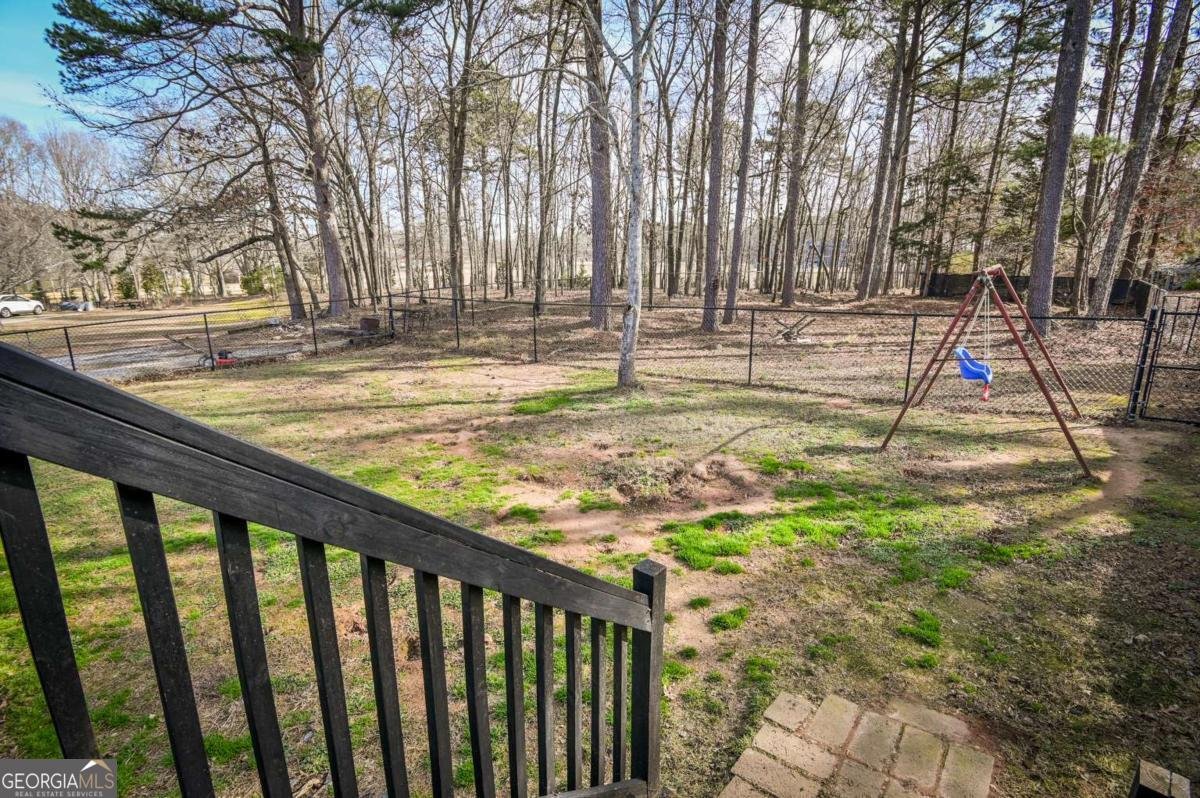 1010 Charles Court Statham - Photo 48