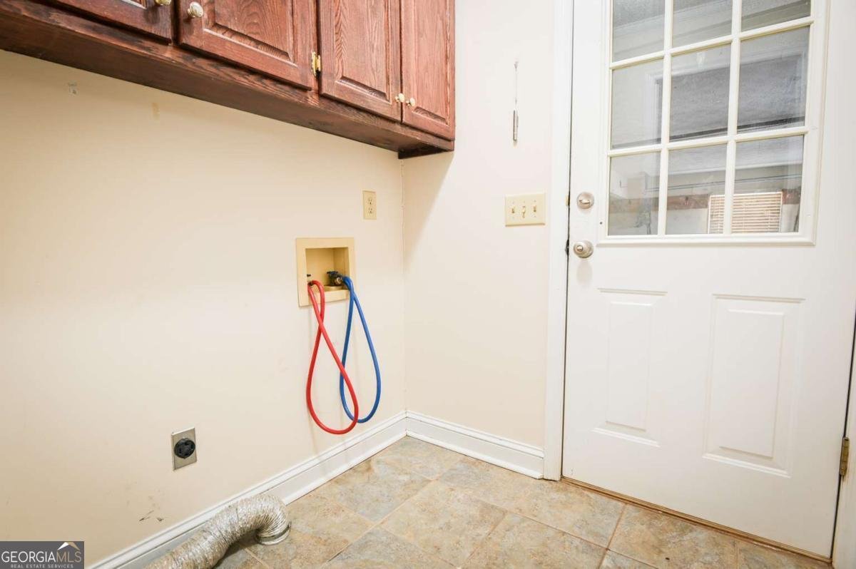 1010 Charles Court Statham - Photo 7