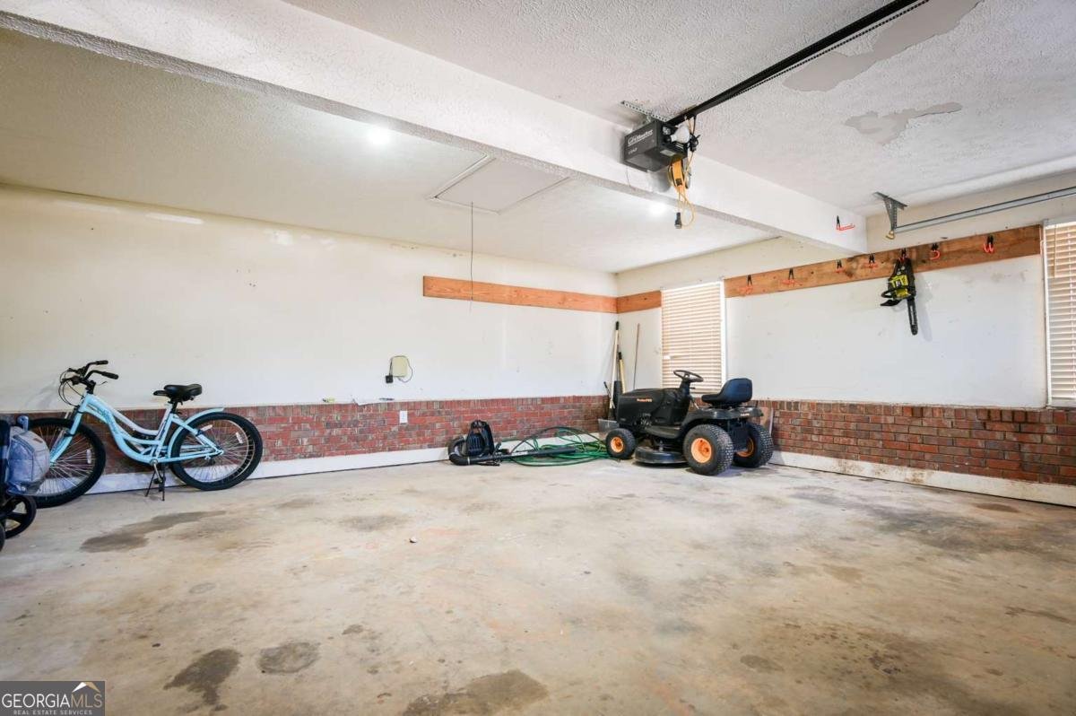 1010 Charles Court Statham - Photo 8