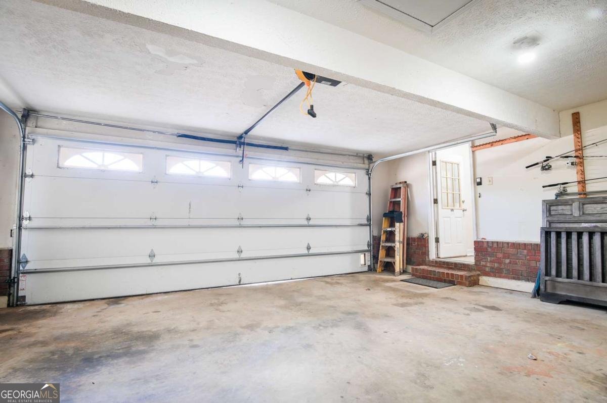 1010 Charles Court Statham - Photo 9