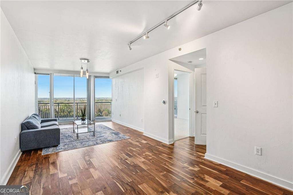 3338 Peachtree Road Atlanta - Photo 1