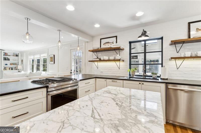 2345 Kimbrough Court Sandy Springs - Photo 13