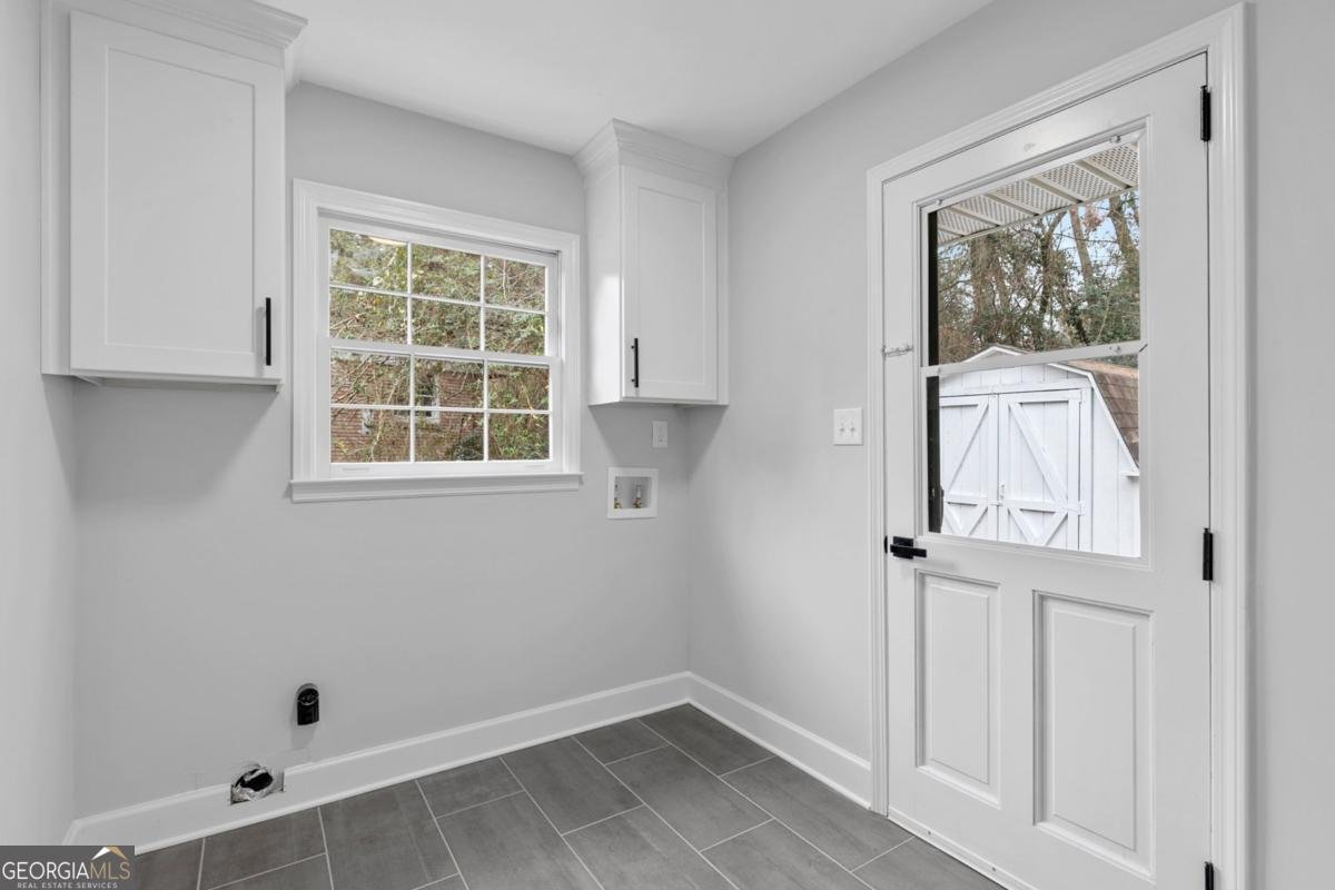 2802 Lakeview Court Buford - Photo 11